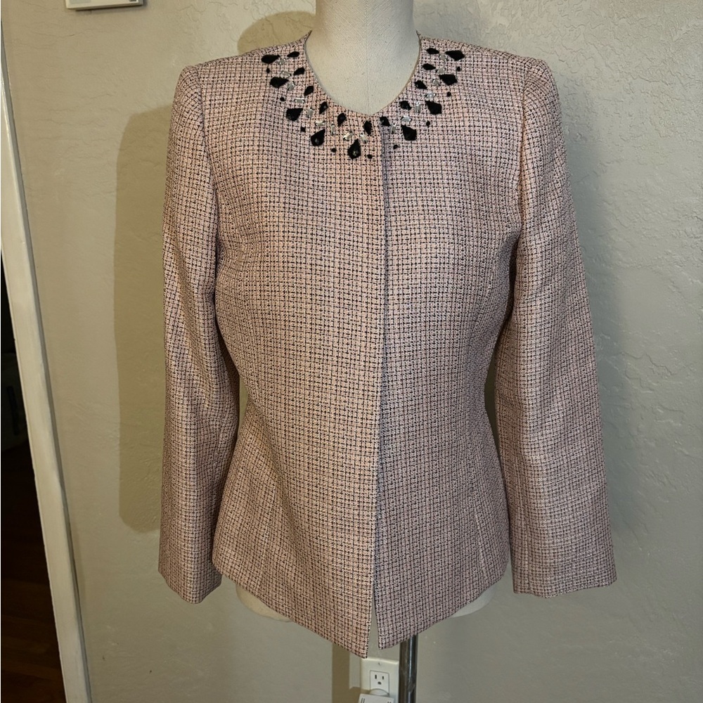Tahari Arthur S. Levine Pink Tweed Jacket with Embellished Collar Sz 8 - Picture 4 of 11